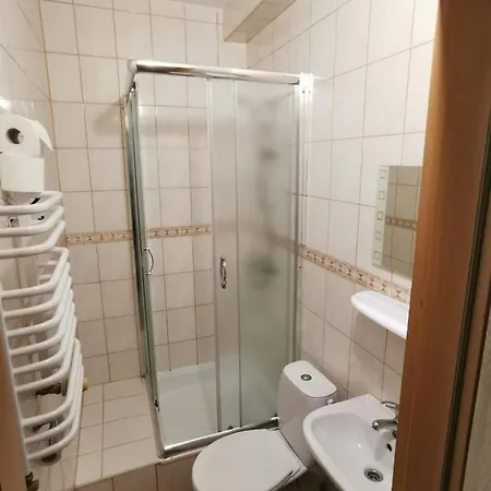 Dom Nocleg ze śniadaniem 2*