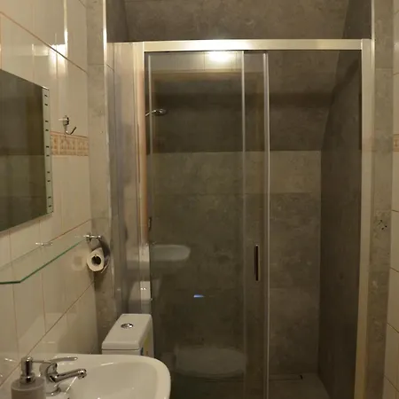 Dom فندق مبيت وإفطار 2*