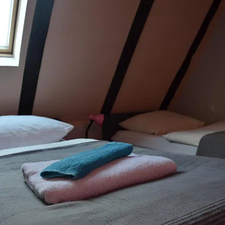 Dom Nocleg ze śniadaniem 2*
