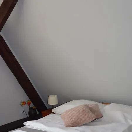 Dom Nocleg ze śniadaniem 2*